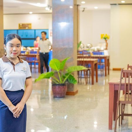 Sisombat Plaza Hotel Vang Vieng Exterior photo