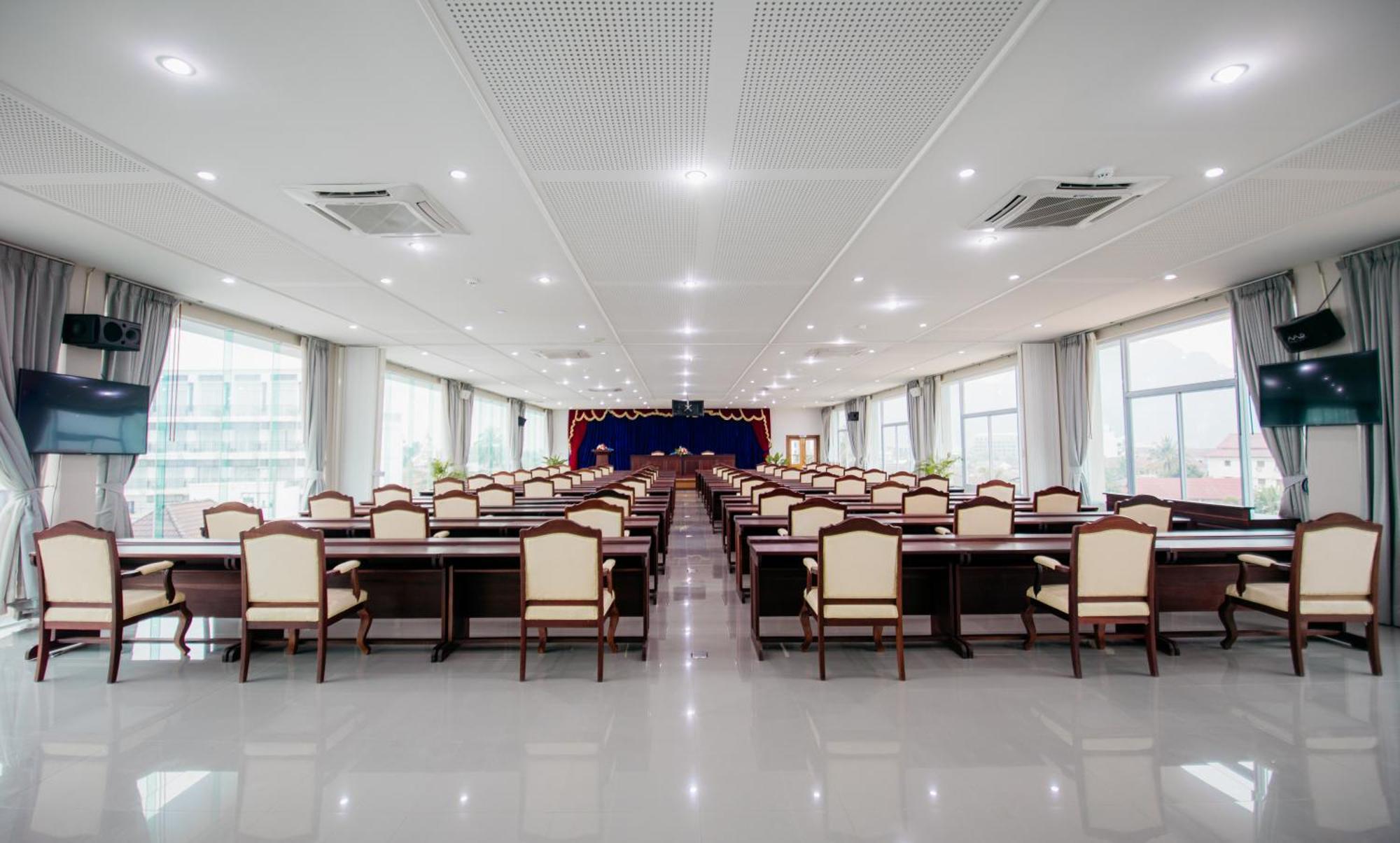 Sisombat Plaza Hotel Vang Vieng Exterior photo