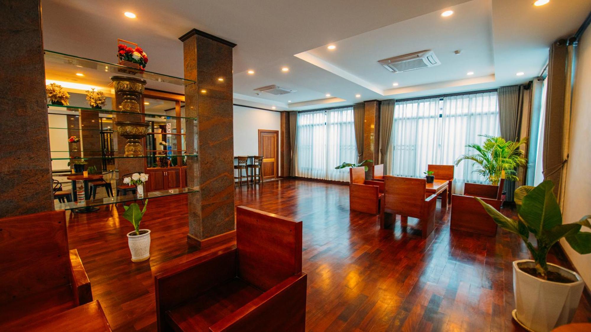 Sisombat Plaza Hotel Vang Vieng Exterior photo