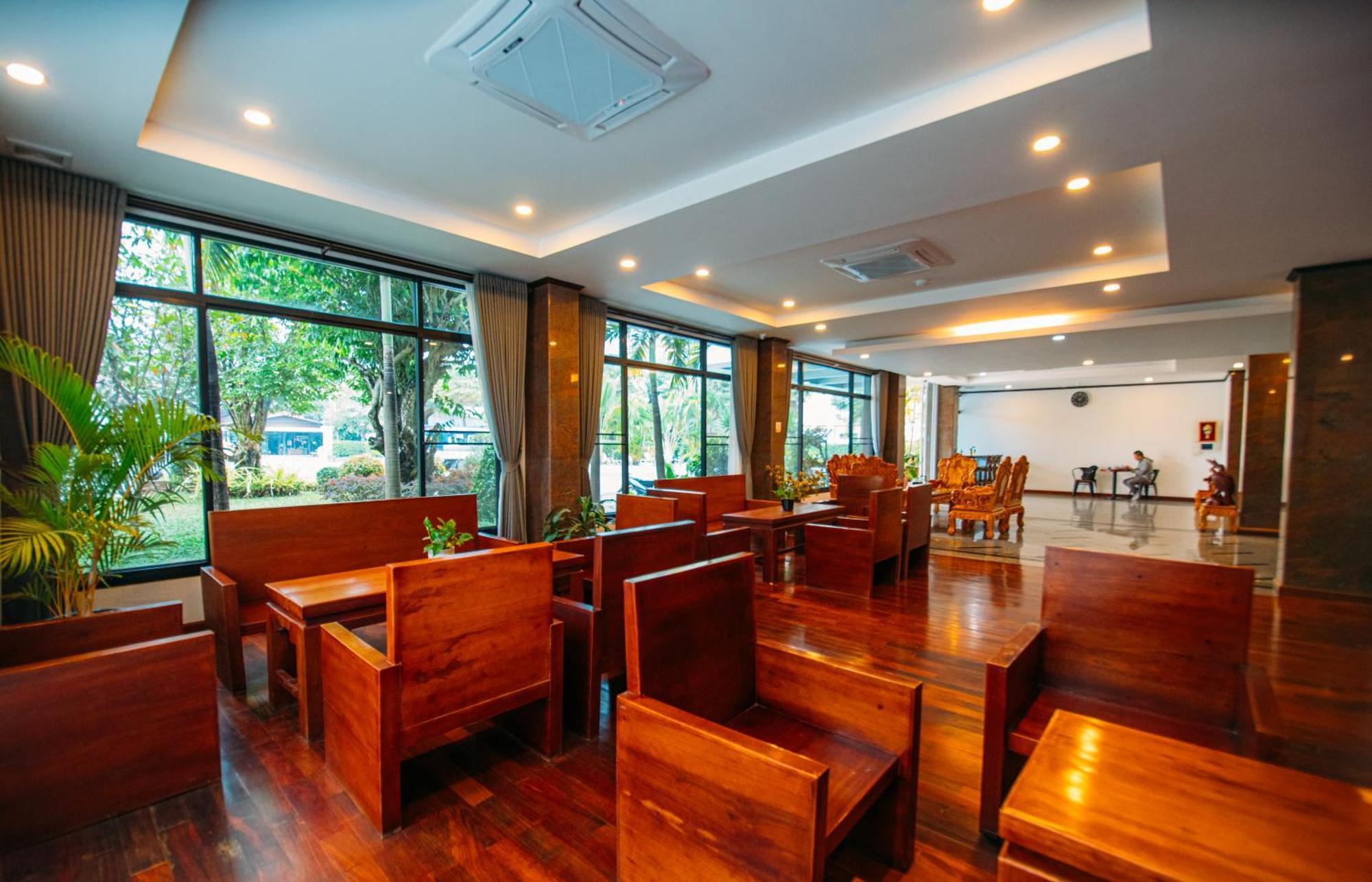 Sisombat Plaza Hotel Vang Vieng Exterior photo