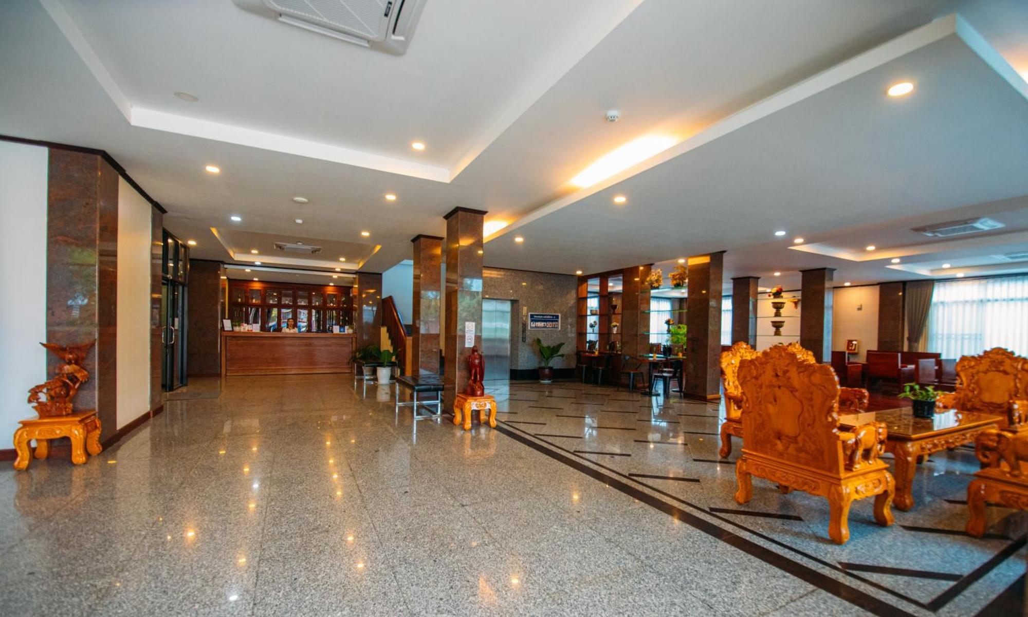 Sisombat Plaza Hotel Vang Vieng Exterior photo