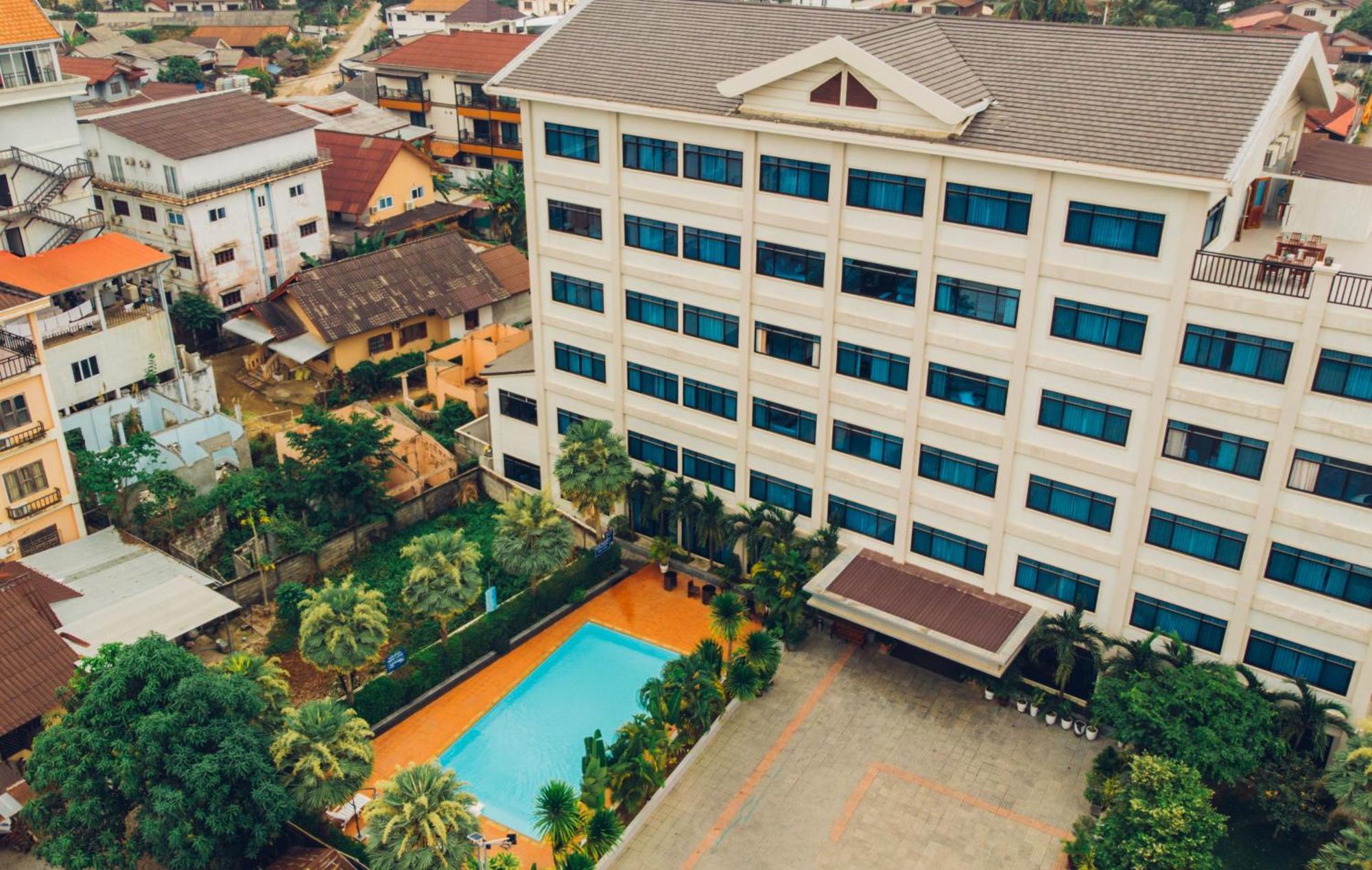 Sisombat Plaza Hotel Vang Vieng Exterior photo