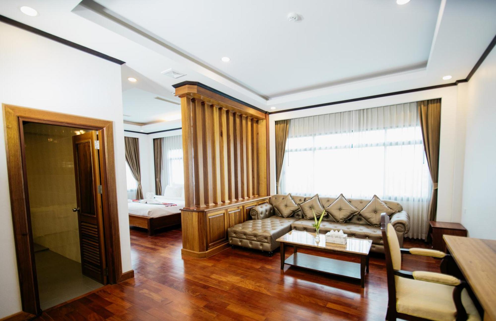 Sisombat Plaza Hotel Vang Vieng Exterior photo