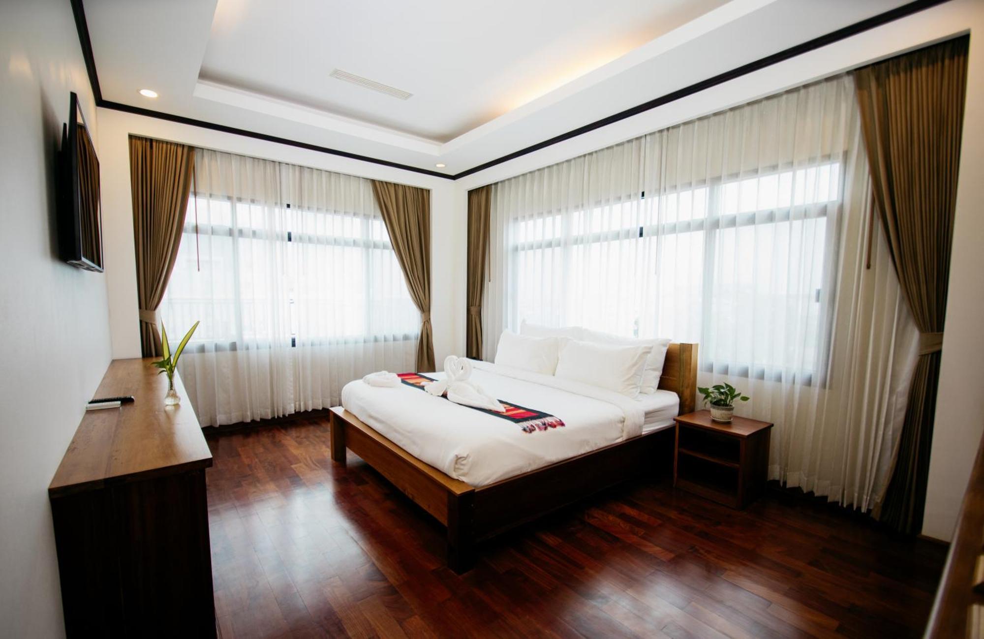 Sisombat Plaza Hotel Vang Vieng Exterior photo