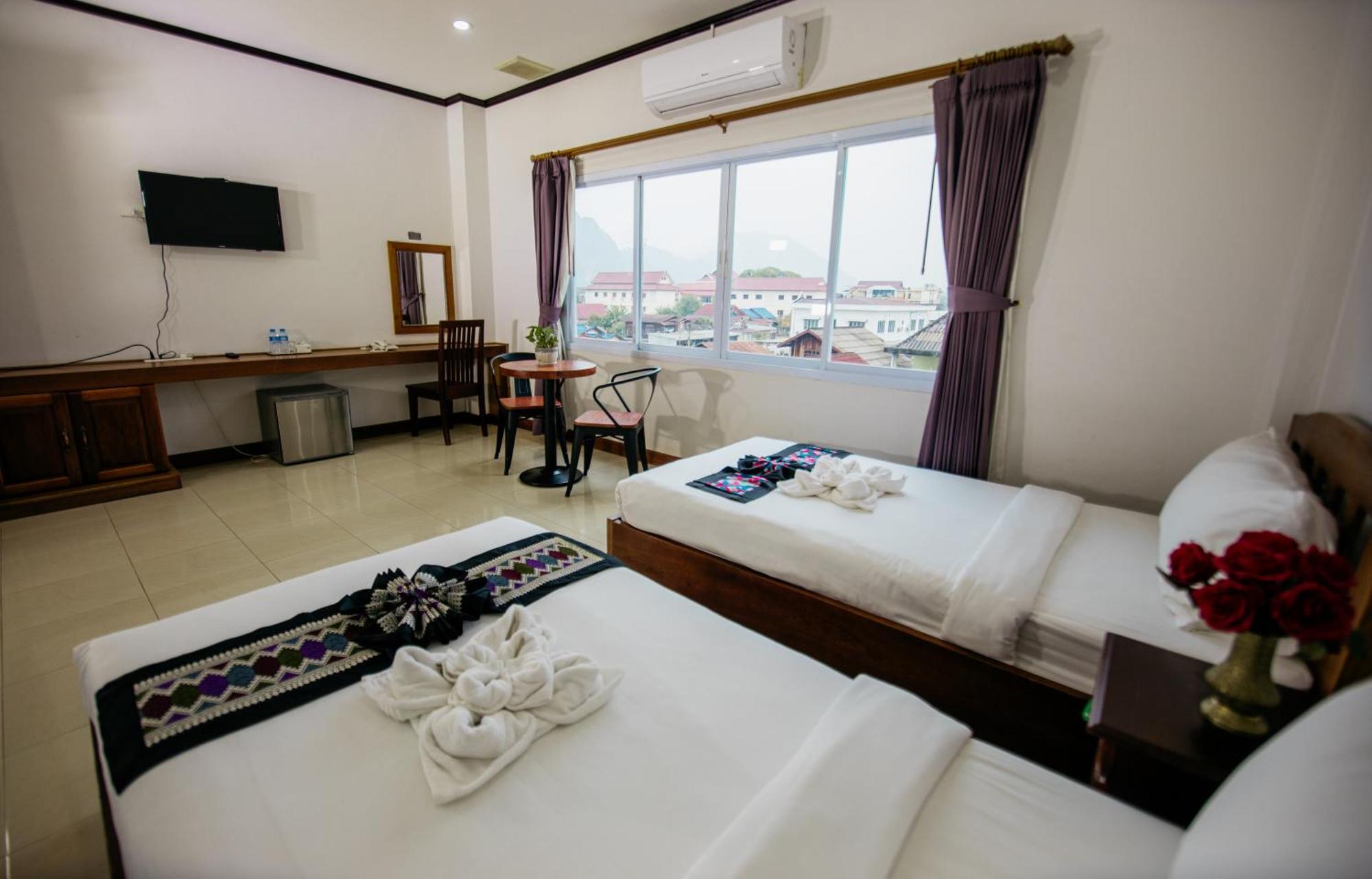 Sisombat Plaza Hotel Vang Vieng Exterior photo
