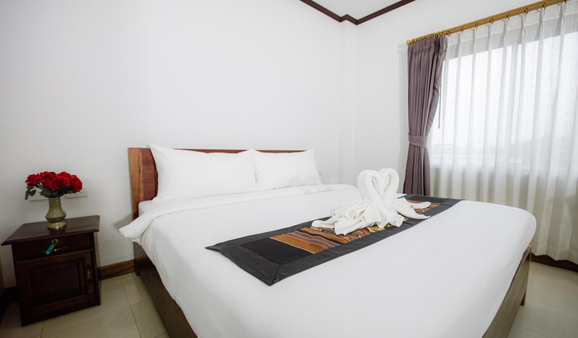 Sisombat Plaza Hotel Vang Vieng Exterior photo