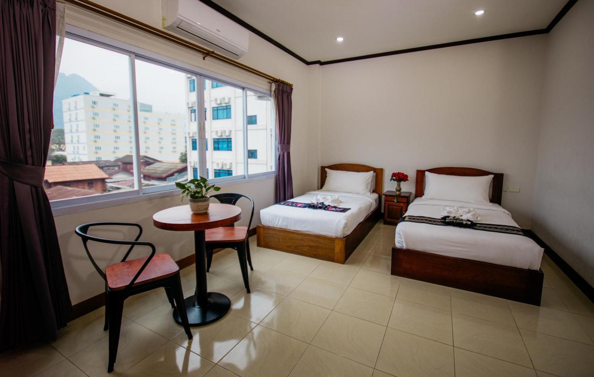 Sisombat Plaza Hotel Vang Vieng Exterior photo