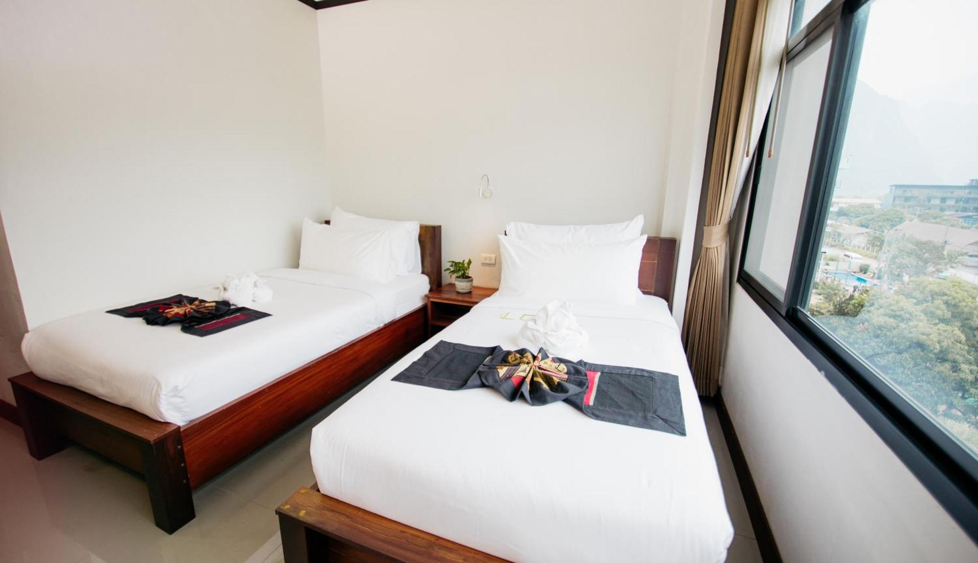 Sisombat Plaza Hotel Vang Vieng Exterior photo