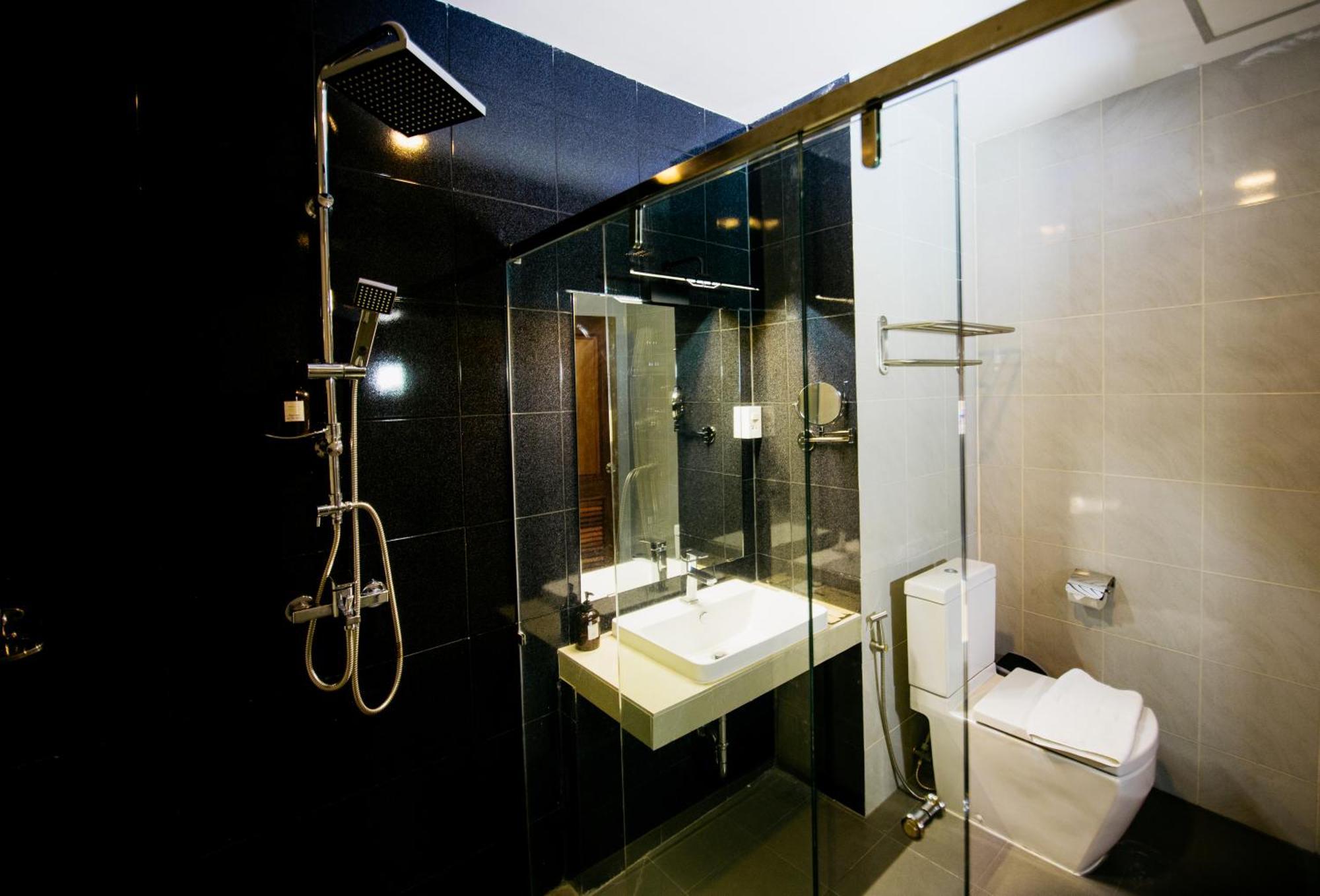 Sisombat Plaza Hotel Vang Vieng Exterior photo